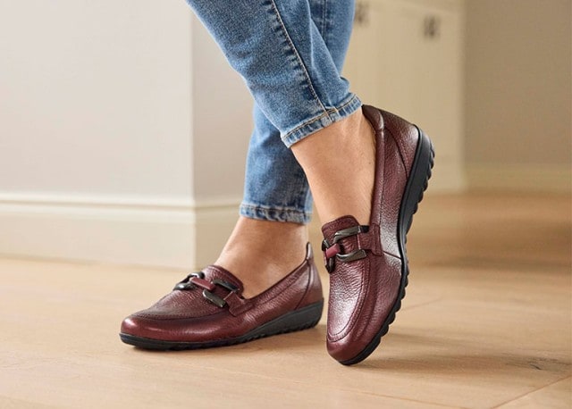 Hirschleder-Slipper Komfort Chic in der Farbe Bordeaux.