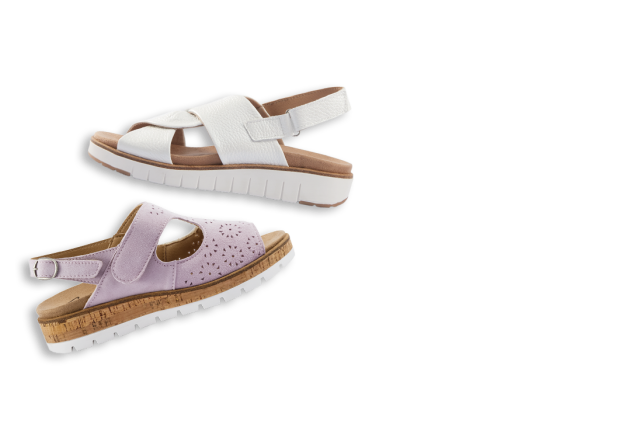 Sandalen in hellen Farbtönen