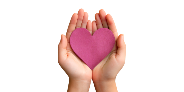 Hände halten ein pinkes Herz aus Papier schützend fest. Hände halten ein pinkes Herz aus Papier schützend fest.