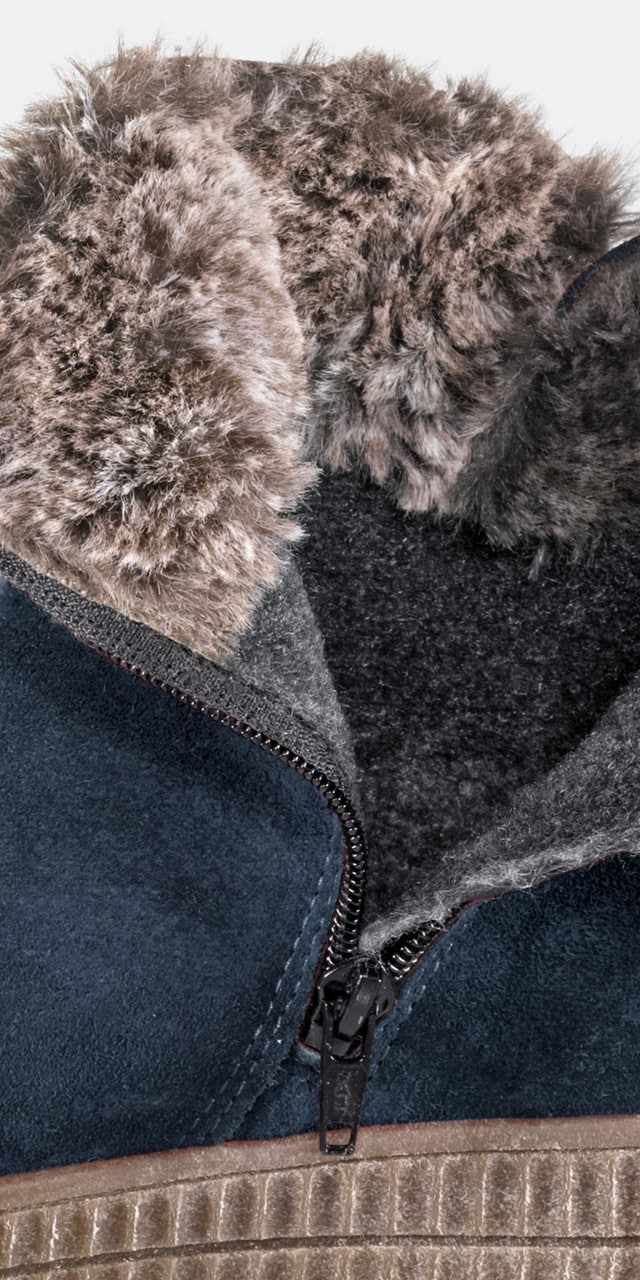 Warmes Teddyfell im Winterstiefel mit komfortablem Reißverschluss.