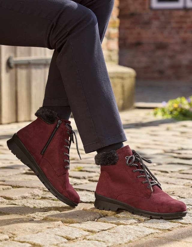 Hallux-Stiefelette Kuschelwarm in der Farbe Bordeaux