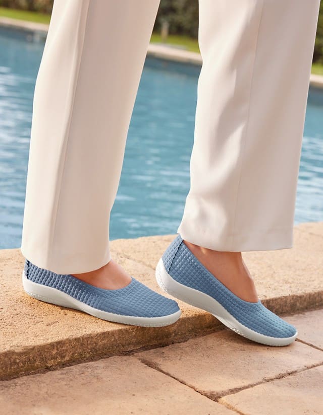 Hallux-Softslipper Sommerfrisch in Hellblau.