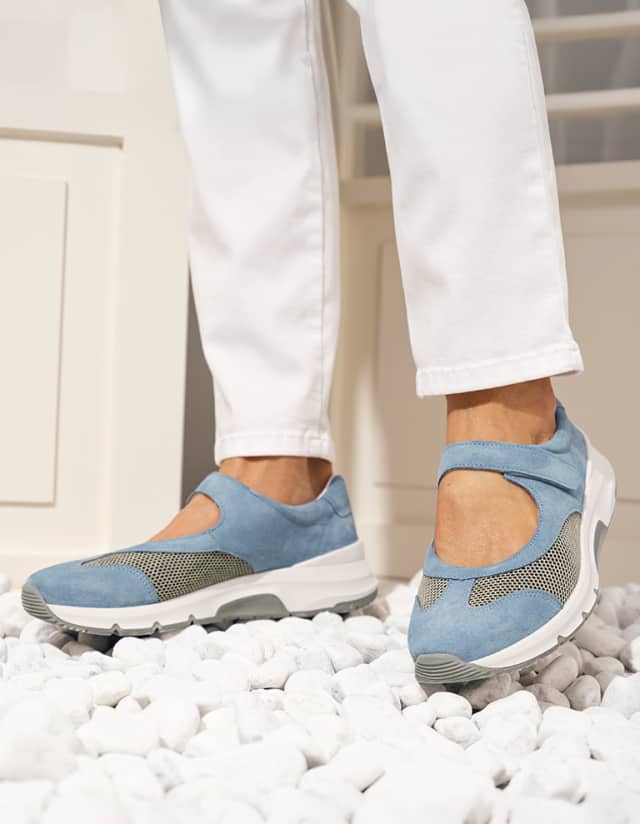 Hallux-Active-Klettballerina in Blau.