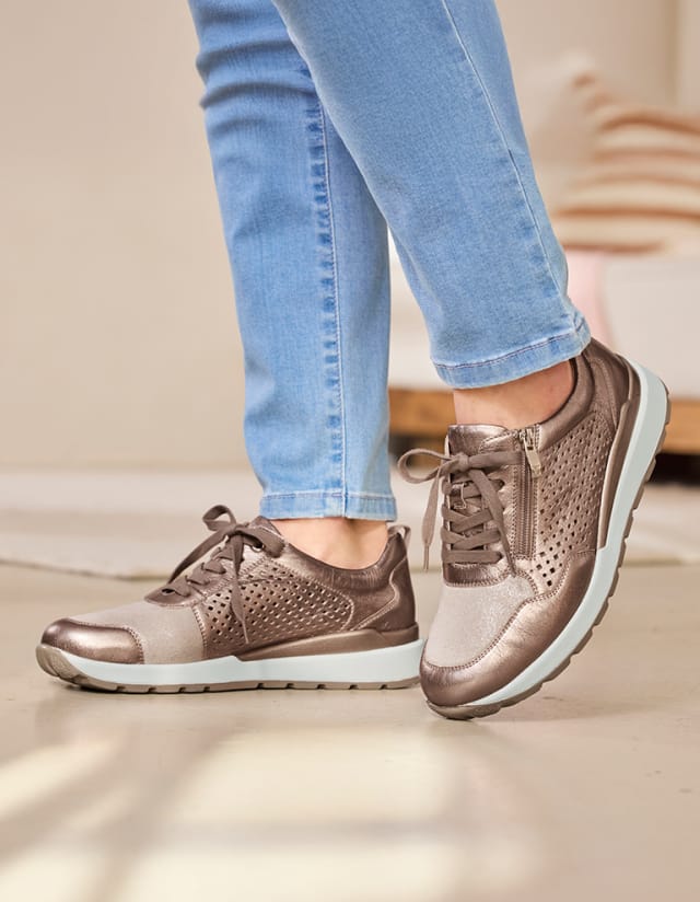 Hallux-Schnürer Weite K in Bronze.
