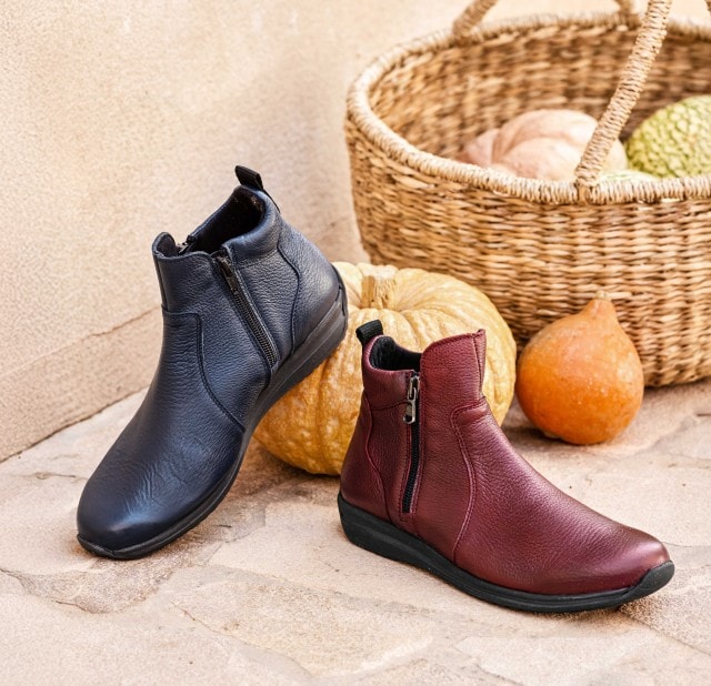 Der Hirschleder-Bootie Warmfutter steht in einer passend herbstlichen Location. 