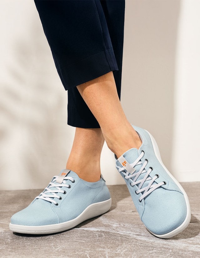 Naturform Schnürer Soft in hellblau.