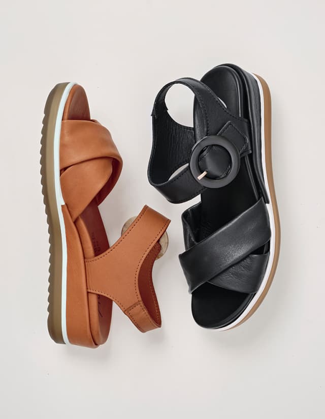 Hallux-Sandale Softleder in den Farben braun und schwarz.