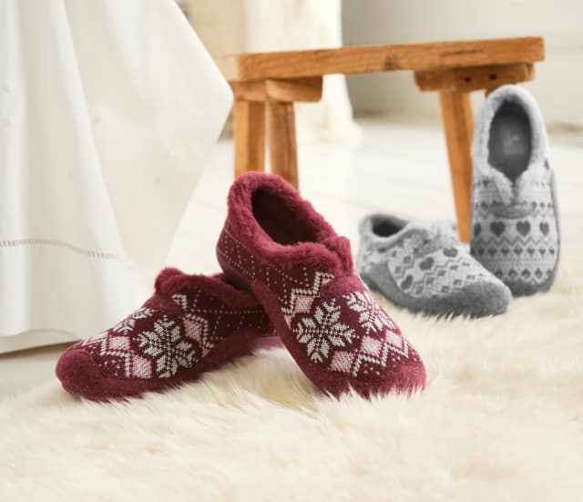 Hallux-Varomed-Hausschuh im gemütlichen zu Hause.