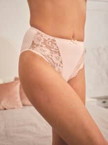 Taillenslip mit Spitze Rosé