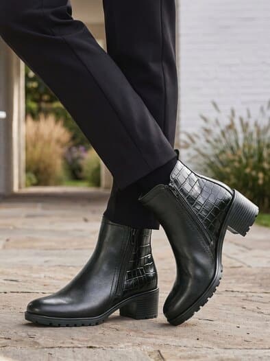 Hallux-Absatz-Stiefelette Kroko Schwarz
