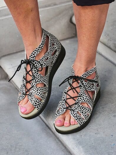 Sandalenschuh-Extraweite Schwarz-Weiß