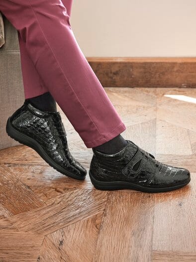 Klett-Bootie Federleicht Schwarz Lack