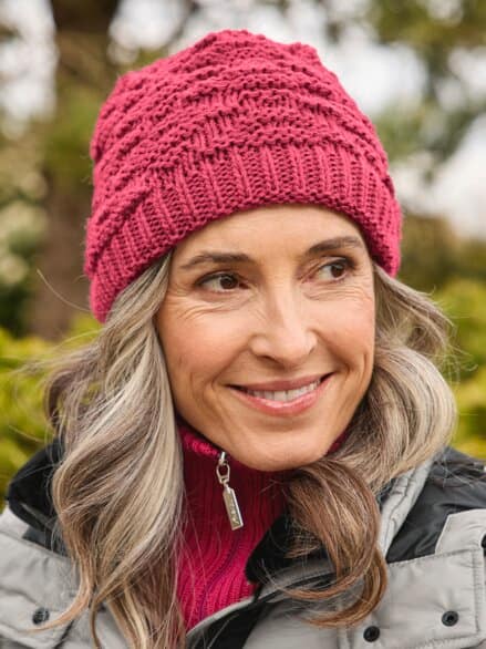 Kuschelweich-Strickmütze Beere