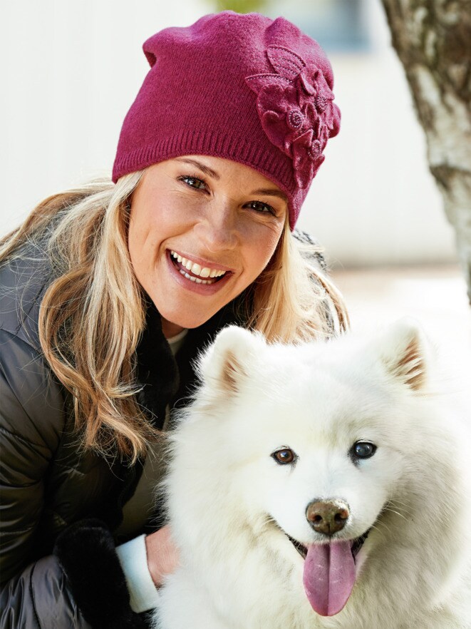 Schurwoll-Beanie mit Strassblume Schurwoll-Beanie mit Strassblume