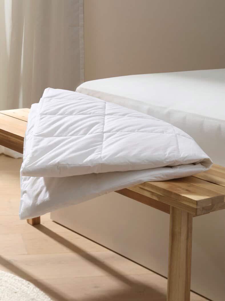 Sommerdaunen-Kassettensteppbett Weiß