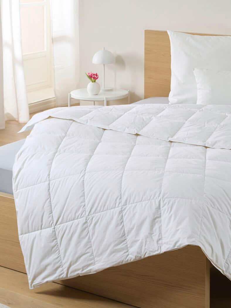 Sommerdaunen-Kassettensteppbett Weiß