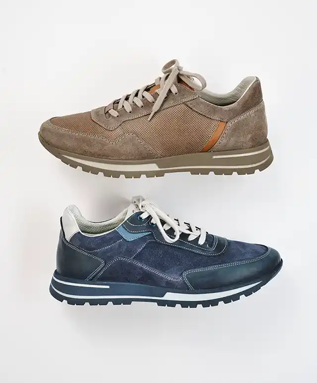 Freizeitsneaker Bequemweite in blau und braun.