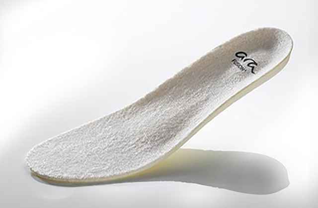 Schuhe mit Frottee-Fußbett.